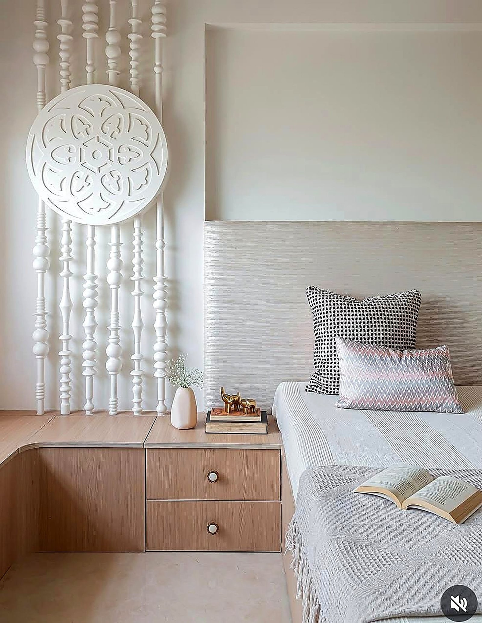 Daybed beneath a carved white jaali screen